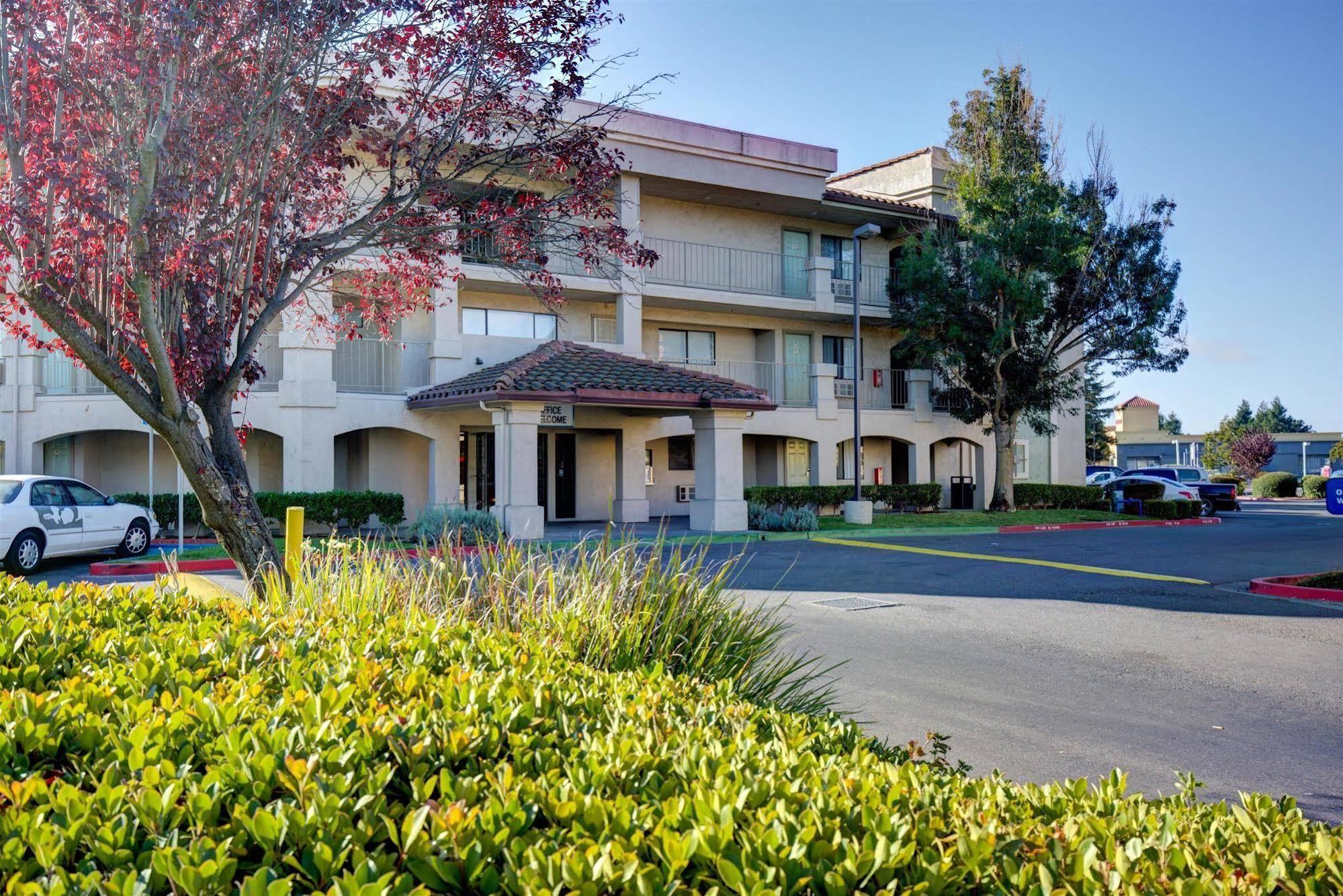 Inn At Rohnert Park Exterior photo
