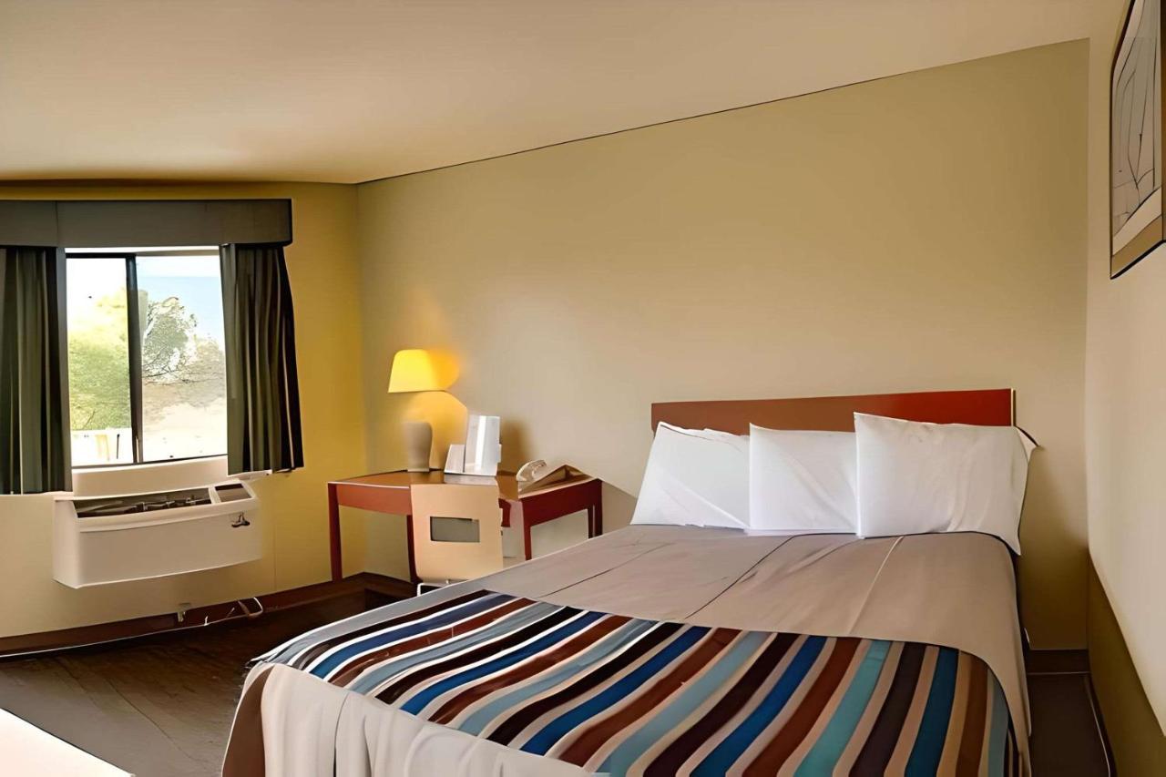 Inn At Rohnert Park Exterior photo