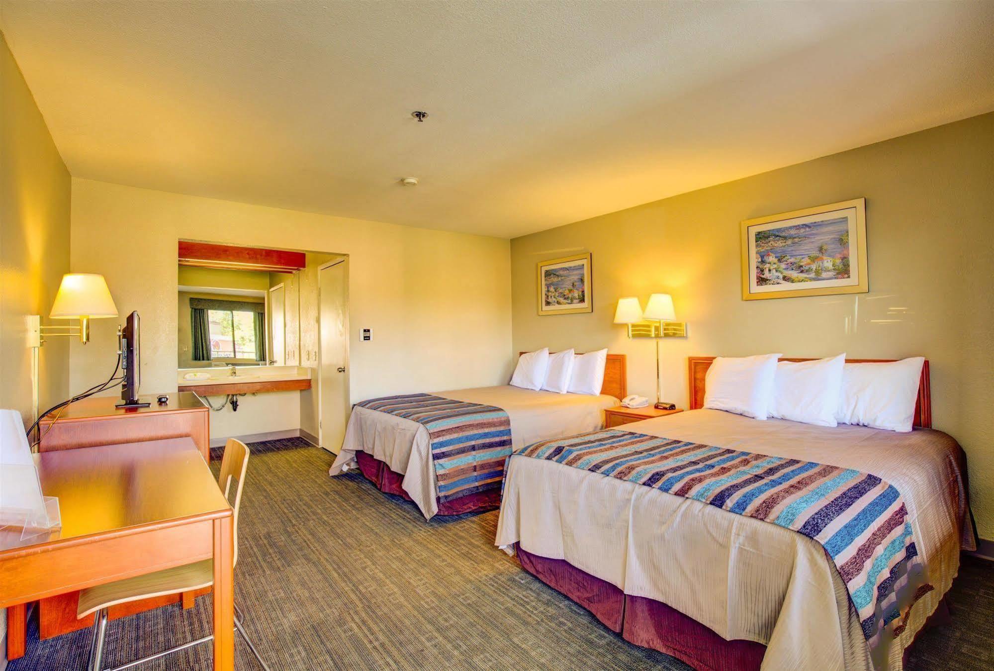 Inn At Rohnert Park Exterior photo