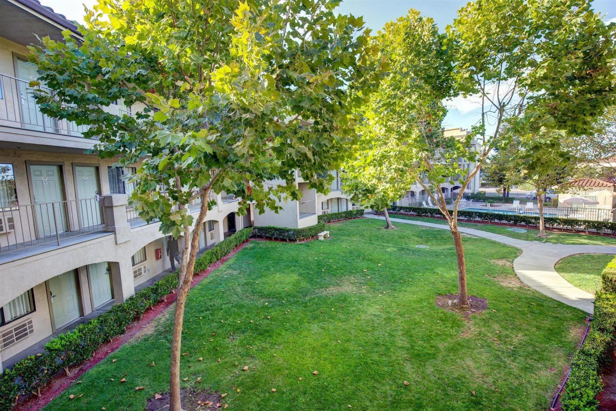 Inn At Rohnert Park Exterior photo