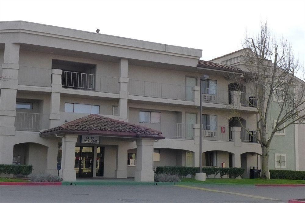 Inn At Rohnert Park Exterior photo